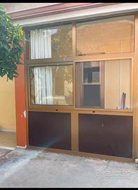 infisso con vetri scorrevoli