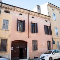 Casa mantovana con garage, cortile e terrazza