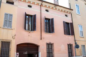 Casa mantovana con garage, cortile e terrazza