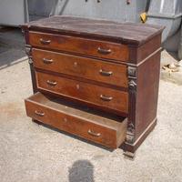 Comò in noce italiano