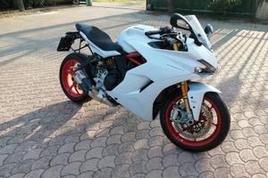 Ducati Supersport 939 s con borse rigide laterali