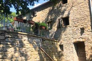 Rustico / Casale di 295 m² con più di 5 locali e b