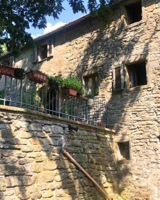 Rustico / Casale di 295 m² con più di 5 locali e b