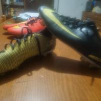 2 paia di scarpe da calcio nike