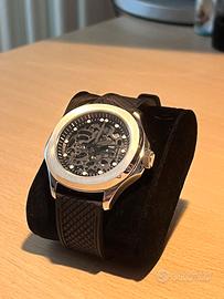 Orologio assemblato a mano
