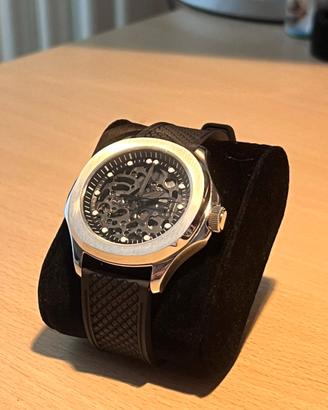 Orologio assemblato a mano