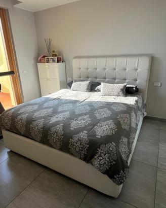 Letto matrimoniale con contenitore