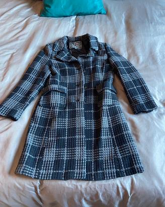 Cappotto grigio e nero