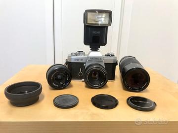 Fotocamera Yashica con obiettivi e flash