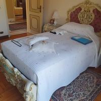 Letto antico stile barocco con comodino abbinato