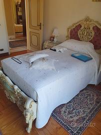 Letto antico stile barocco con comodino abbinato
