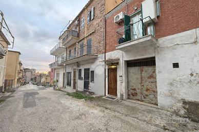 3 LOCALI A GENZANO DI ROMA