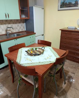 Cucina più tavolo con 4 sedie