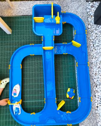 Pista per barchette con scivolo