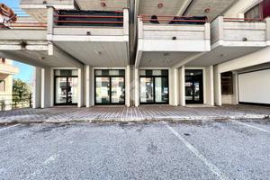 NEGOZIO A MOSCIANO SANT'ANGELO