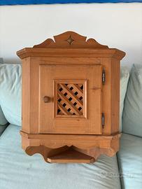 Armadietto angolare legno massello tirolese