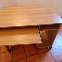 Tavolino per computer 