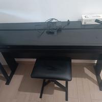 pianoforte pedale e sgabello 