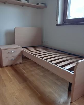 Letto 1 piazza + comodino abbinato € 100