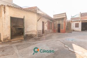 Via Nuova. Indipendente unico livello con terrazza