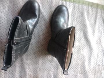 Stivaletti neri 37 unisex.