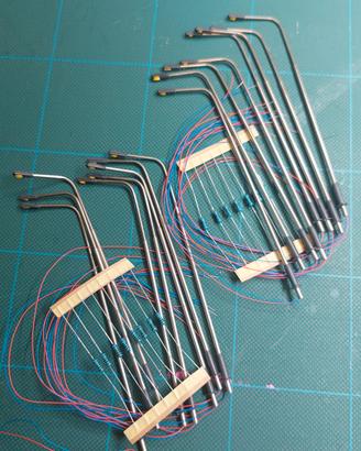 Set di 16 Lampioni LED Warm White per Modellismo 