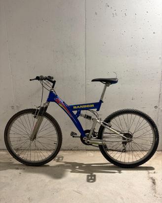 Bicicletta mountain bike 26 pollici cambio Shimano