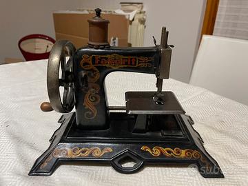 Rara Macchina Cucire Favorit FWM - British Zone