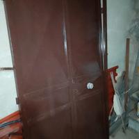 portoncino in ferro  compreso di telaio 