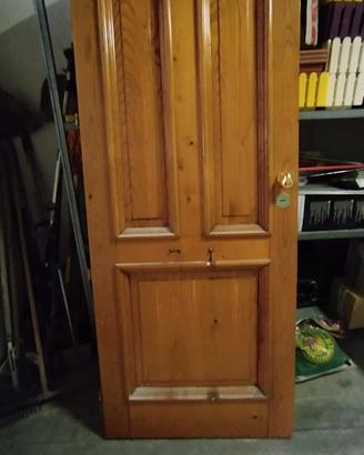 portoncino di ingresso in legno