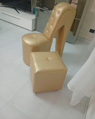 Poltrona a forma di stivale più puff .