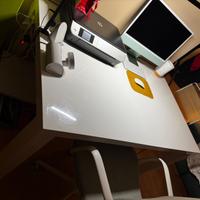 Tavolo bianco in vernice