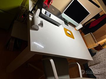 Tavolo bianco in vernice