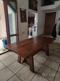 Tavolo rustico in il legno di noce massello