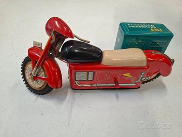 Moto in latta vecchia
