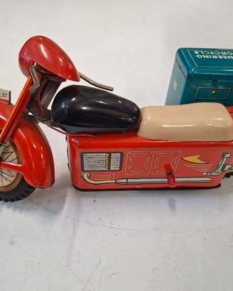Moto in latta vecchia