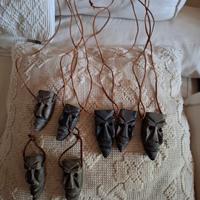 lavori artigianalicollana  in cuoio maschera sarda