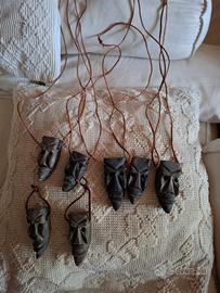 lavori artigianalicollana  in cuoio maschera sarda