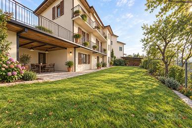 Rustico / Casale di 350 m² con più di 5 locali e b