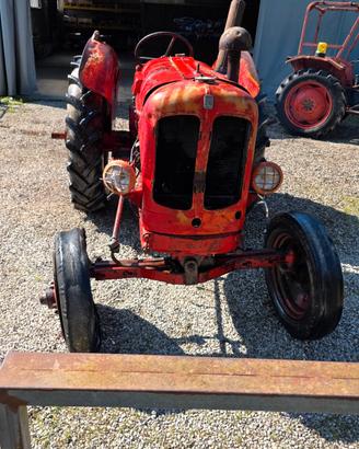 Trattore nuffield dm4
