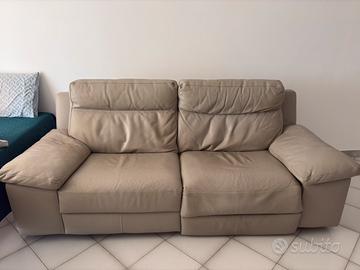 Divano “Calia” con schienale reclinabile