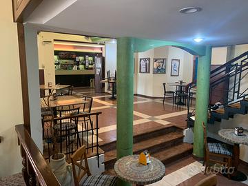 Vendesi attività e mura