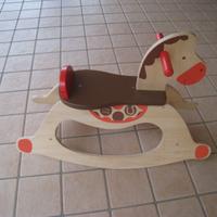 Cavallo a dondolo in legno