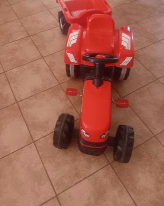 trattore con rimorchio a pedali