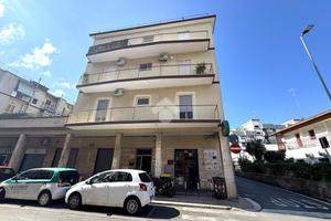 4 LOCALI A BARI