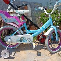 bici con rotelle e casco