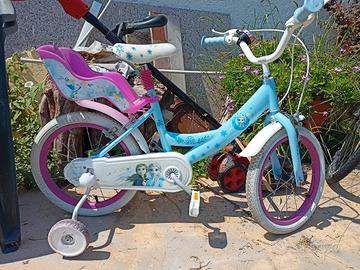 bici con rotelle e casco