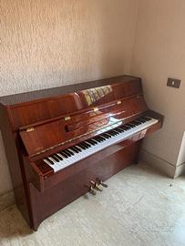Pianoforte verticale in legno