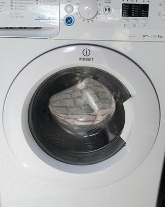 Lavatrice Indesit 9 KG CENTRIFUGA RUMOROSA 