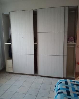 armadio da camera a tre ante scorrevoli 